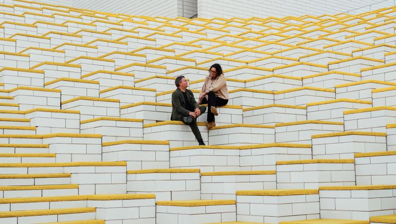 People sitting outside of LEGOhouse, Billund, Trekantområdet