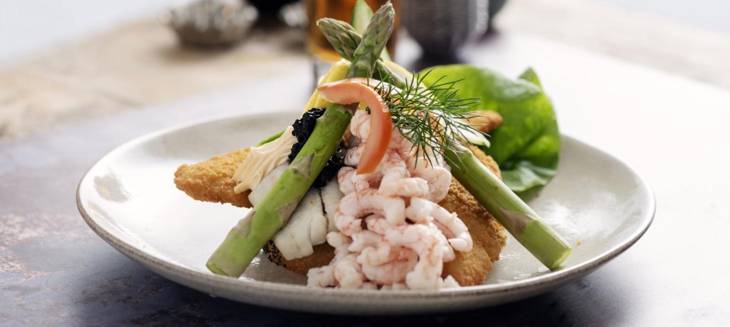 traditional danish dish stjerneskud smørrebrød