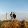 Familie på Blåvand strand ved Blåvandshuk fyrtårn i Vest Jylland