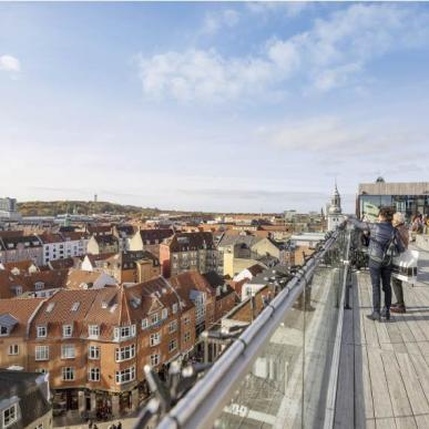 Het Salling dakterras in Aalborg, Noord-Denemarken