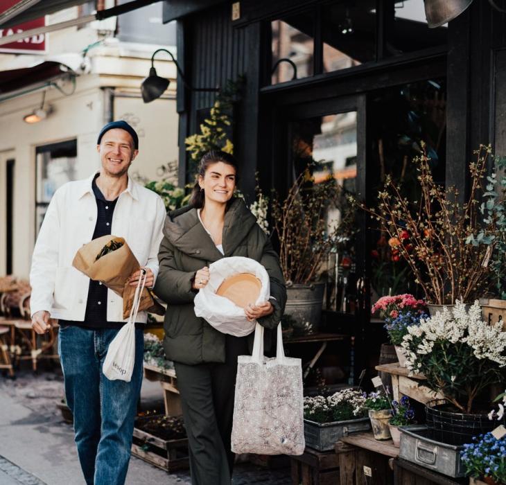 Couple shopping on Værnedamsvej, Copenhagen